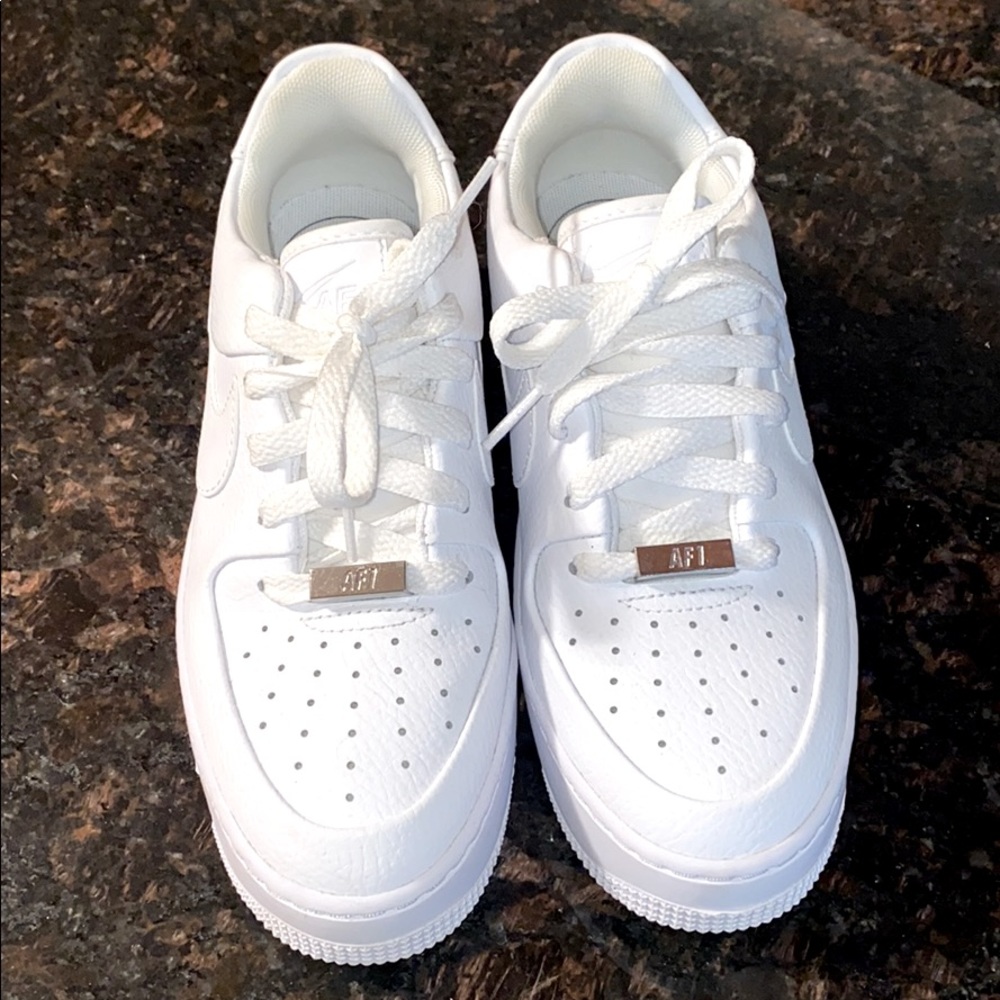 Like NEW Women’s Platform Air Force Ones